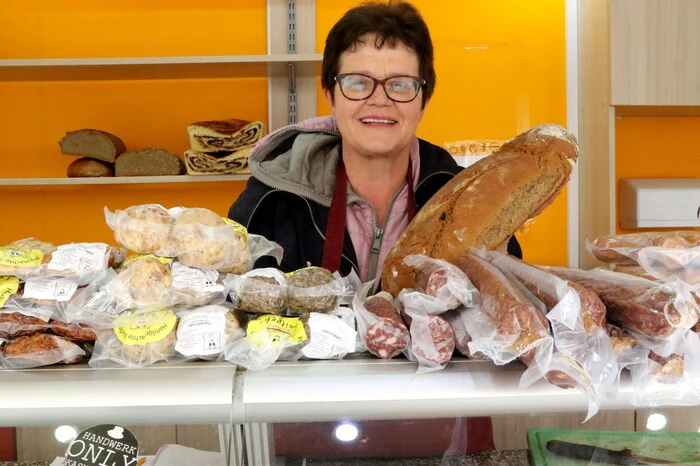 Angefangen von den unterschiedlichsten Käsevariationen, veredelten Fleischwaren über Mehlspeiskreationen, verschiedensten Brotsorten bis hin zu handgemachten Nudelspezialitäten. 