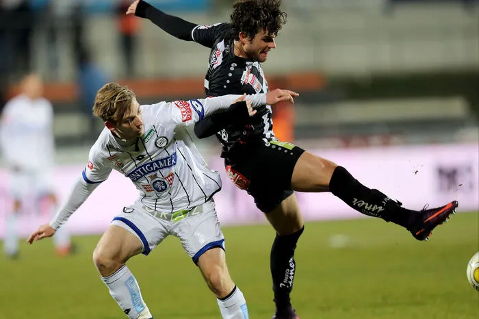 Marc Schmerböck zeigte gegen seine ehemaligen Mitspieler auch eine gute Leistung - Thomas Zündel hatte gegen Schmerböck öfter das Nachsehen.