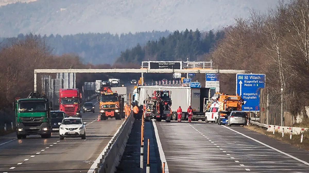 Die Fahrbahn Richtung Villach war komplett blockiert