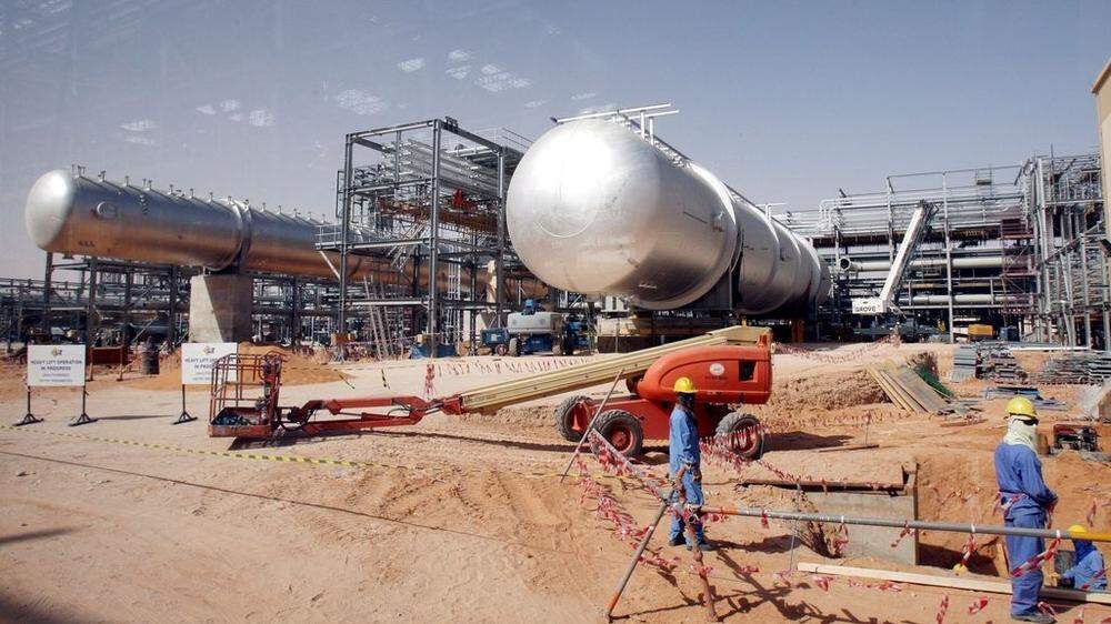 SAUDI ARABIA KHURAIS OIL FIELD
