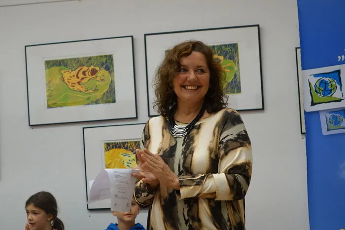 Iris Thosold, Vizebürgermeisterin und Leiterin der Stadtbücherei Weiz, begrüßte die kleinen und großen Gäste, die schon darauf brannten, die Ausstellung zu erobern.