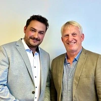 Gallant (rechts) übergibt die von ihm gegründete Liste nach Ablauf der Periode an Loibnegger