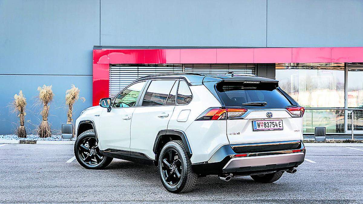 Als der Begründer der SUV-Klasse erfand sich der RAV4 in neuer Auflage wieder einmal neu und verzichtet sogar auf Diesel-Triebwerke