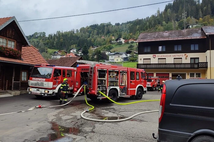 100 Feuerwehrmänner und Feuerwehrfrauen waren im Einsatz