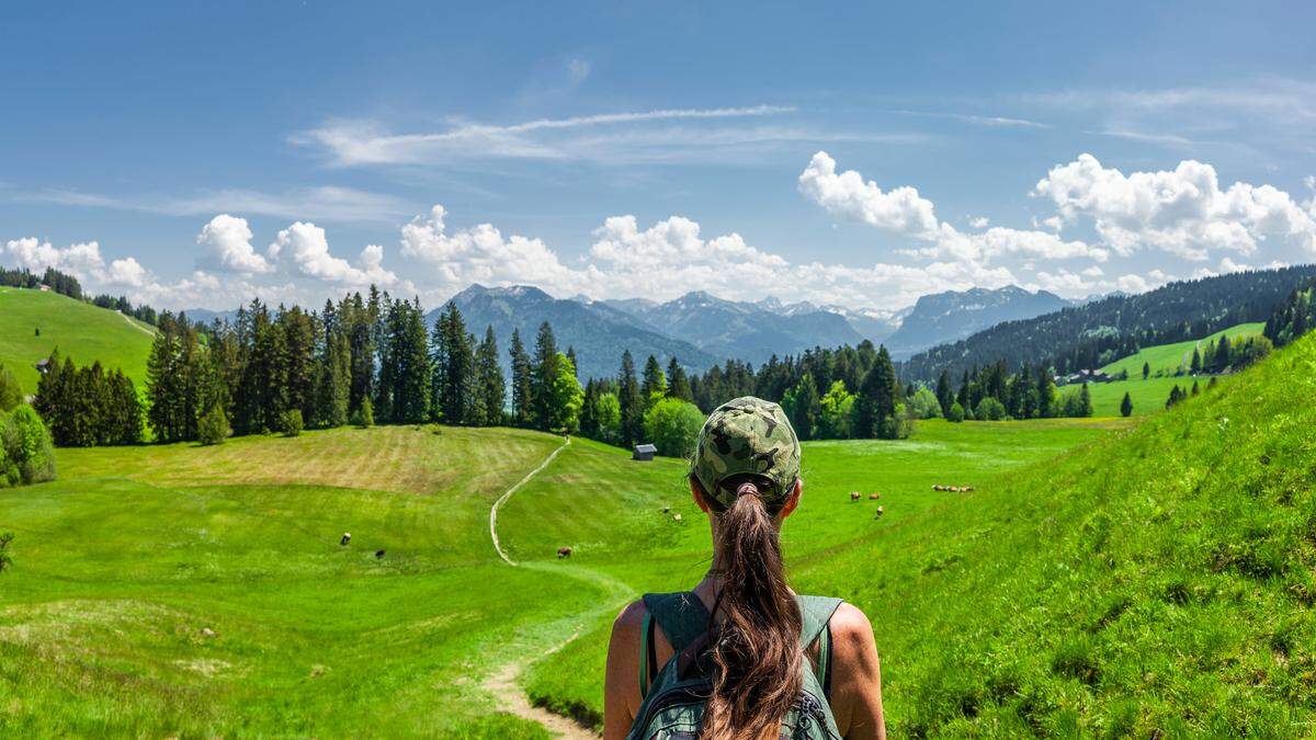 Neigt man zu Knieschmerzen, sollte man moderate Abstiege wählen