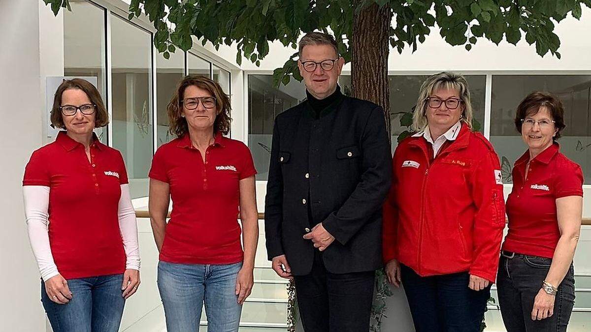 v.l.n.r.: Monja Hösl (Volkshilfe-Sozialzentrum Liezen), Iris Strohmeier (Volkshilfe-Seniorenzentrum Liezen), Jakob Kabas (SHV-Liezen-Geschäftsfürher), Angelika Klug (Mobile Pflege und Betreuung beim Roten Kreuz) und Gabriele Grill (Volkshilfe-Seniorenzentrum Bad Aussee)