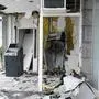 Schwere Schäden bei einer Bankfiliale nach einer Bankomatsprengung in Wels 