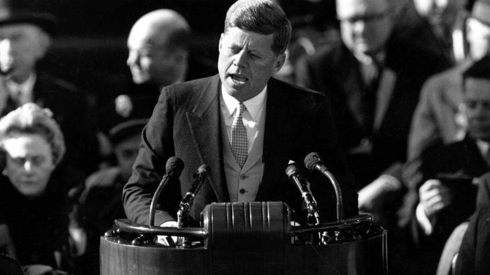 John F. Kennedy hatte bei seiner Angelobung lange Unterhosen an - um ohne Wintermantel dynamischer zu wirken