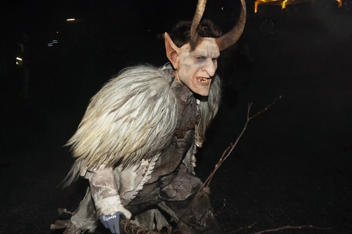 Krampuslauf am Parkplatz der Bergbahnen Dreiländereck in Arnoldstein
