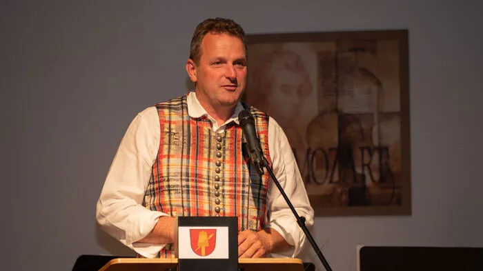 Bürgermeister Dieter Mörtl bei seiner Ansprache