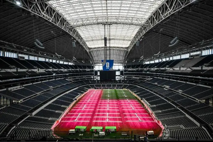 Im AT & T Stadium in Dallas (oben), dem WM-Stadion mit der höchsten Kapazität, wo derzeit ein Naturrasen verlegt wird, trifft Österreich am 22. Juni vor 94.000 Zusehern auf Lionel Messi und Titelverteidiger Argentinien