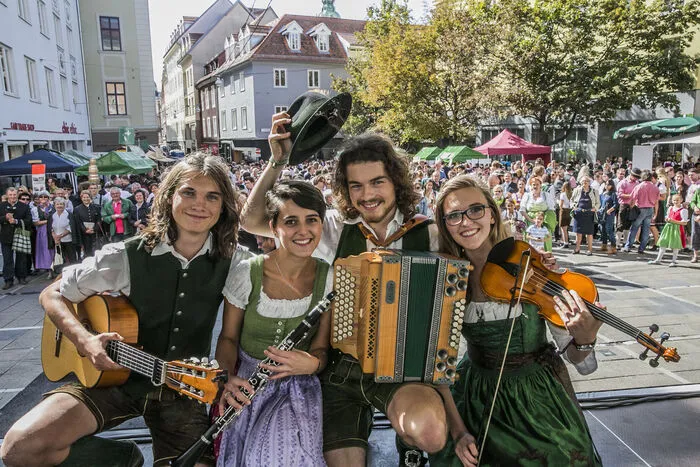 ...zu den zahlreichen Auftritten vieler hockarätiger Volksmusiker.