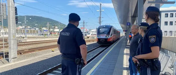 Polizei am Grazer Hauptbahnhof (Sujet)
