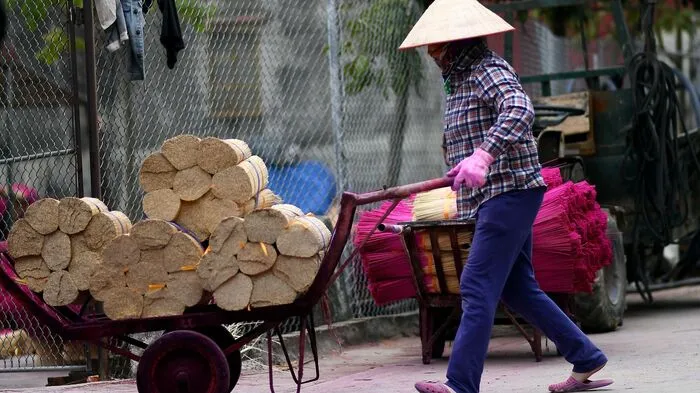 In Vietnam werden als Träger Bambusstäbchen verwendet...