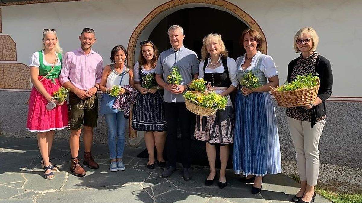 Silke und Andreas Sneditz, Renate Raunig, Elisabeth Kollitsch, Zoltán Papp, Sophie Glantschnig, Angelika Kuss-Bergner und Waltraud Kuster (von links)