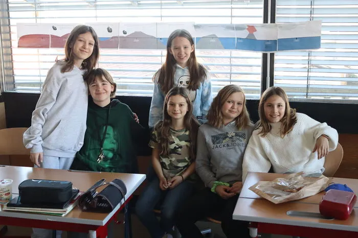 Lamija, Maria, Sarah, Marie, Alina und Jana helfen sich immer gegenseitig, wenn sie etwas nicht verstehen.