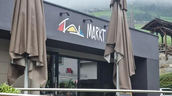 Im Talmarkt reden die Matreier nur unter sich über die Finanzen der Gemeinde