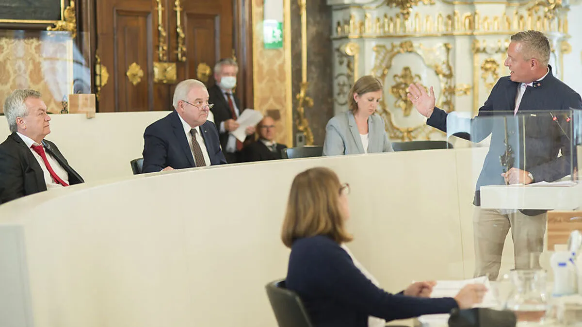 Kunasek (FPÖ, re.) im Landtag