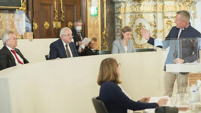 Kunasek (FPÖ, re.) im Landtag