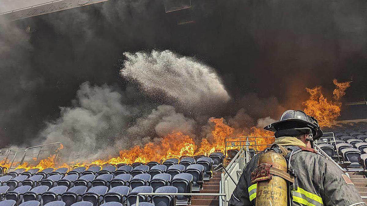 Im Football-Stadion der Denver Broncos musste die Feuerwehr anrücken