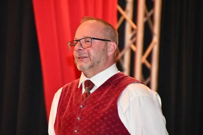 Kapellmeister Heinz Feuchter und seine beiden Stellvertreter, Dominic Galler und Stefan Leitner, haben mit ihren insgesamt knapp 60 Musikerinnen und Musiker ein anspruchsvolles Konzertprogramm vorbereitet. Zu Beginn begrüßte Obmann Norbert Leitner die Gäste und Ehrengäste.