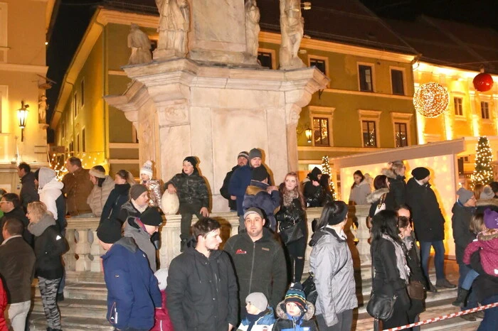 Keine Angst von den höllischen Gestalten hatten unter anderen Primaria Christiane Kampitsch, Vizebürgermeister Rudi Egger, Trommlerkorps-Direktor Peter Wolfbauer, „Vitus-Teifel“-Kassier Maximilian Sallinger sowie der ehemalige St. Veiter Hauptschuldirektor Fritz Prammerdorfer. 