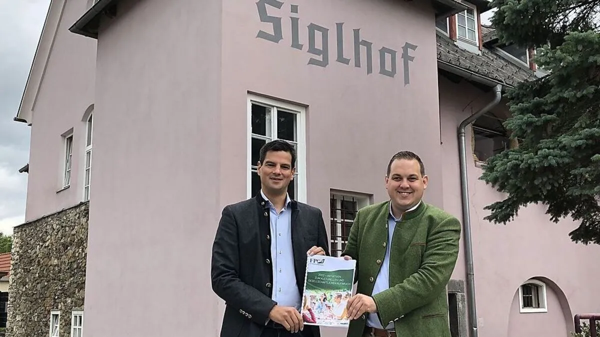 Bezirksparteichef Hannes Amesbauer und der Langenwanger Vizebürgermeister Philipp Könighofer