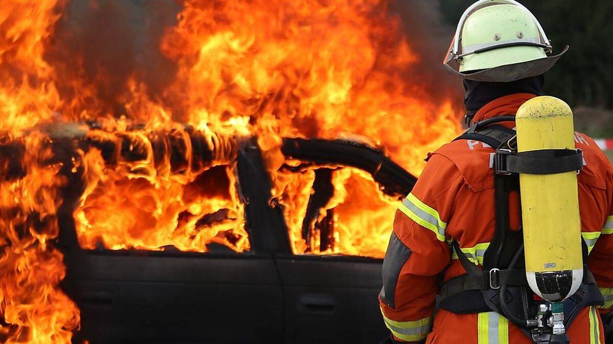 Am Fahrzeug entstand Totalschaden (Symbolfoto)