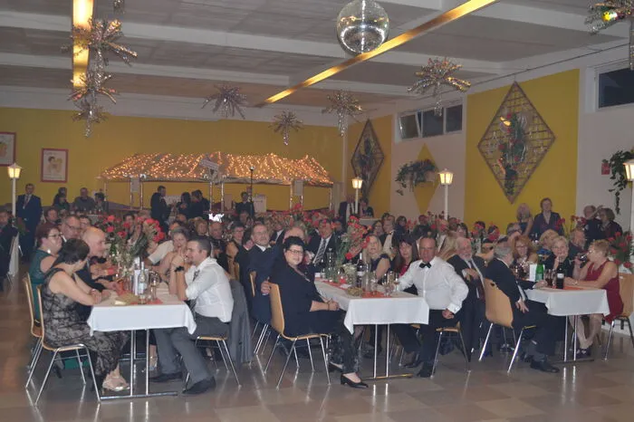 Günter Hutter gewann den Hauptpreis beim Schätzspiel, einen Geschenkskorb. Neben dem glücklichen Gewinner konnten sich noch neun weitere Personen ebenfalls über schöne Preise erfreuen.