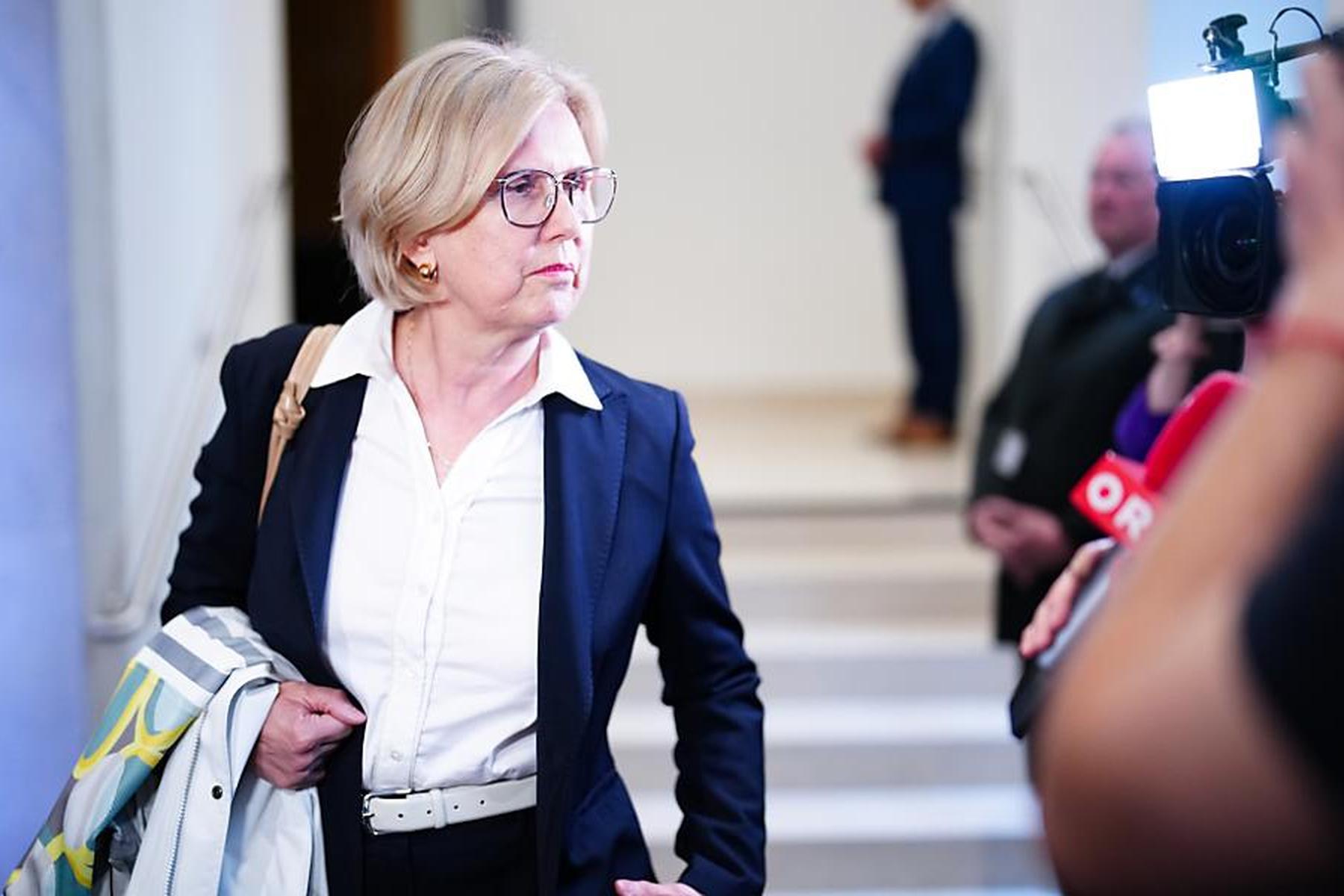 Računsko sodišče bo preverjalo Gospodarsko zbornico in plače funkcionarjev