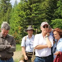 Mithilfe einer Dolmetscherin wurden Delgado Rosa von Experten und Almbauern die Bedeutung der Almwirtschaft und ihre Gefährdung durch den Wolf nahe gebracht 