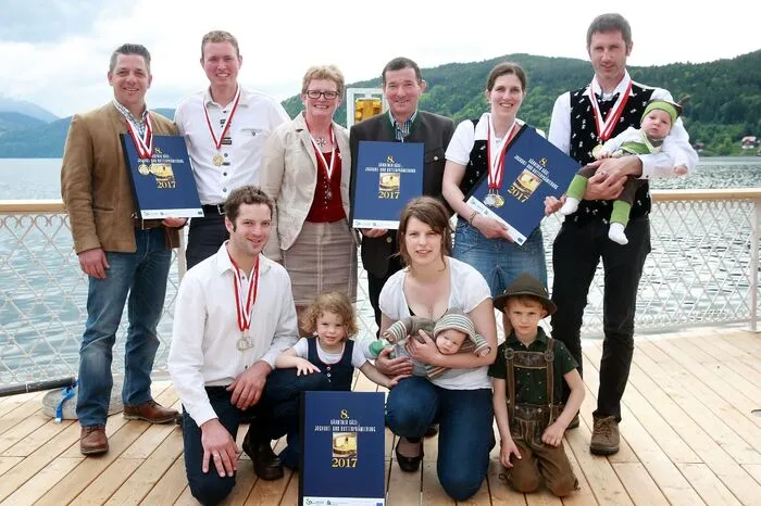 Vier Goldbetriebe aus dem Bezirk Feldkirchen konnten sieben Goldmedaillen mit nach Hause nehmen: Karl Buttazoni: Bauernbutter; Georg und Anna Jankl: Kräutergervais, Bauernbutter &amp; Glundner; Stefanie Natmessnig: Creme Joghurt Natur; Stefan Tschinder: Vollmilchtopfen &amp; Butter.