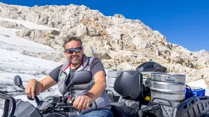 Wilfried Schrempf alias "Warte-Wiff" lässt die Seethalerhütte nach 23 Jahren hinter sich. Am vergangenen Mittwoch haben er und sein Team die Schutzhütte "winterfest gemacht und abgepackt"