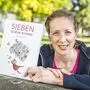 Verena Schellander mit ihrem preisgekrönten Buch