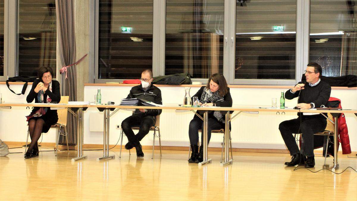 Zwischen Vize Werner Jogl (r.) und Bürgermeisterin Christine Siegel (l.) gab es heftige Debatten