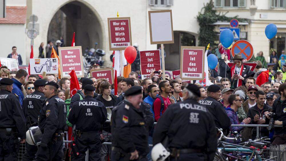 Demos und Gegendemos in Graz