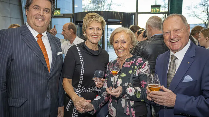 RLB-Chef Peter Gauper feierte Dienstabend mit Freunden, Kunden, Kollegen und Wegbegleitern.