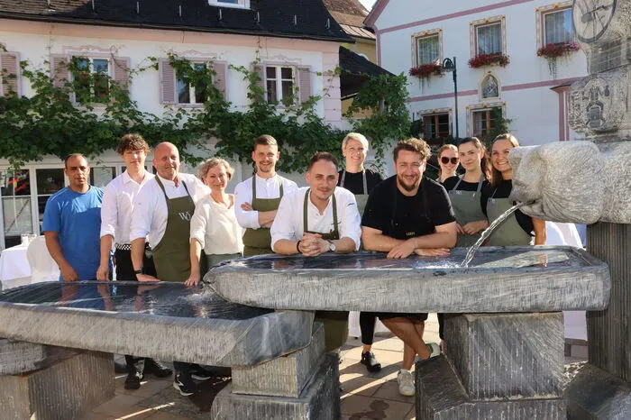 Das Menü:Seidentofu - Erbse-Nori Age - MinzeSaibling – Sanddorn - PfirsichGarnele – Chawanmushi – Himbeere - HummerschaumKabeljau – Sellerie - MarilleKalbsfilet – Karotte - HühnerhautErdbeere  