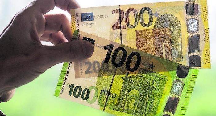 Die neuen Euro-Scheine, die ab Dienstag in Umlauf gebracht werden 