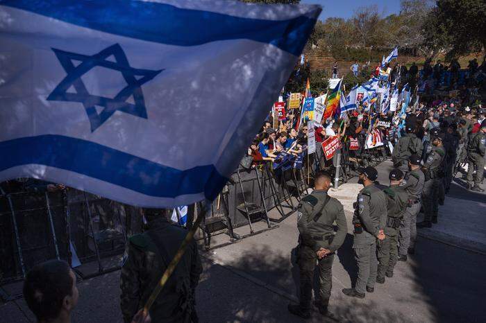 Wütender Protest nahe des israelischen Parlaments