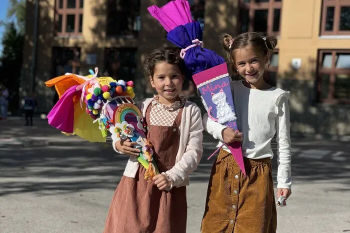 Mina Gölli (rechts) und Amelie Hinteregger besuchen die Volksschule Althofen. Eigene Fotos hochladen können Sie hier.