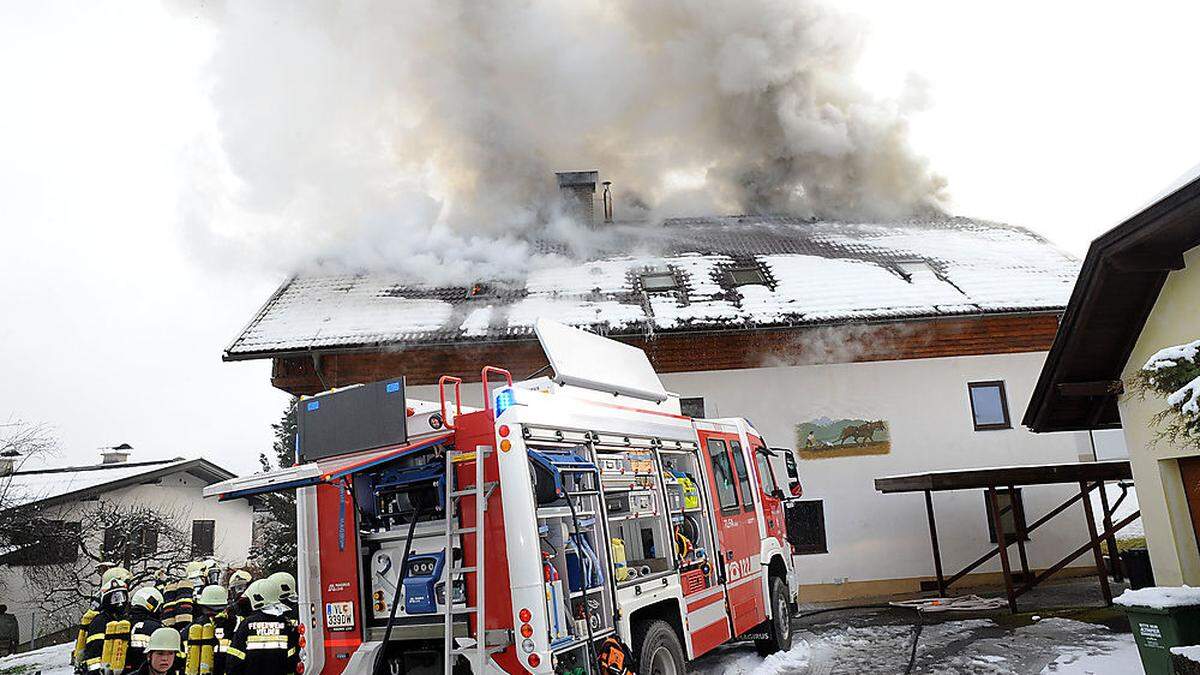 In leer stehendem Appartementhaus brach Feuer aus