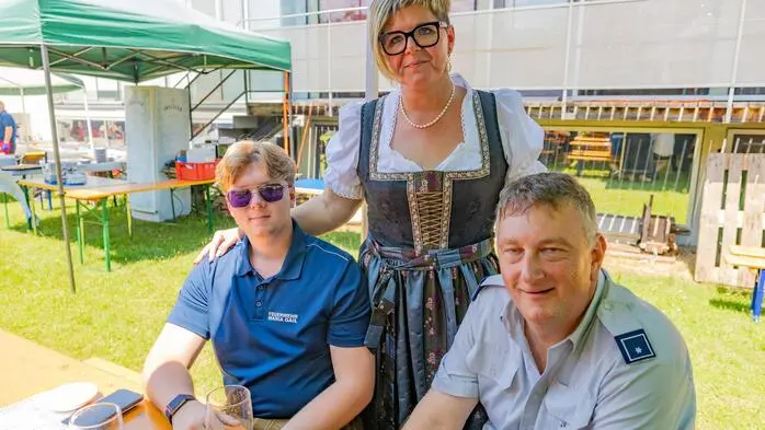 Am verganenen Samstag feierte die FF Maria Gail unter Kommandant Hermann Bucher ihr 140-Jahr-Jubiläum bei strahlendem Sonnenschein. Nach der Feldmesse von Pfarrprovisor Rafal Zehner wurde anschließend ausgiebig beim Rüsthaus gefeiert.