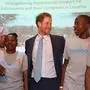 Prince Harry and Elton John unite against Aids DURBAN, SOUTH AFRICA  JULY 21: Prince Harry shares a joke with members of his charity organisation from Lesotho, Sentebale during the International Aids Conference on July 21, 2016 in Durban, South Africa. During the International Aids Conference held in South Africa, Prince Harry and Elton John, took to the stage to announce their doubled efforts in the fight against Aids. ( PUBLICATIONxINxGERxSUIxAUTxONLY Gallo00059913

Prince Harry and Tone John Unite against AIDS Durban South Africa  July 21 Prince Harry Shares a Joke With Members of His Charity Organization from Lesotho Sentebale during The International AIDS Conference ON July 21 2016 in Durban South Africa during The International AIDS Conference Hero in South Africa Prince Harry and Tone John took to The Stage to Announce their doubled Efforts in The Fight against AIDS PUBLICATIONxINxGERxSUIxAUTxONLY Gallo00059913  