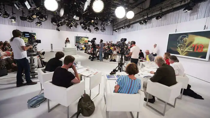 Am zweiten Lesetag stellten sich fünf Autoren den Juroren in der Lesearena.