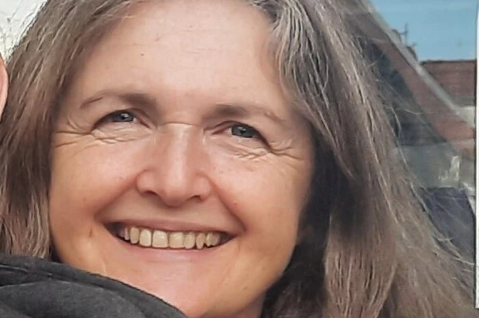 „Als Unternehmerin finde ich es jetzt schon schwer gute und motivierte Mitarbeiter zu finden. Ich suche für die Trafik seit einem Jahr eine(n) Mitarbeiter(in) und finde niemanden der 40 Stunden arbeiten möchte. Wie stellt sich die Politik, dass mit einer Vier Tage Woche vor? Die Diskussionsfrage sollte meiner Meinung nicht lauten vier Tage Woche oder nicht, sondern eher: Wie schaffen wir es das die Arbeit wieder interessanter wird?“