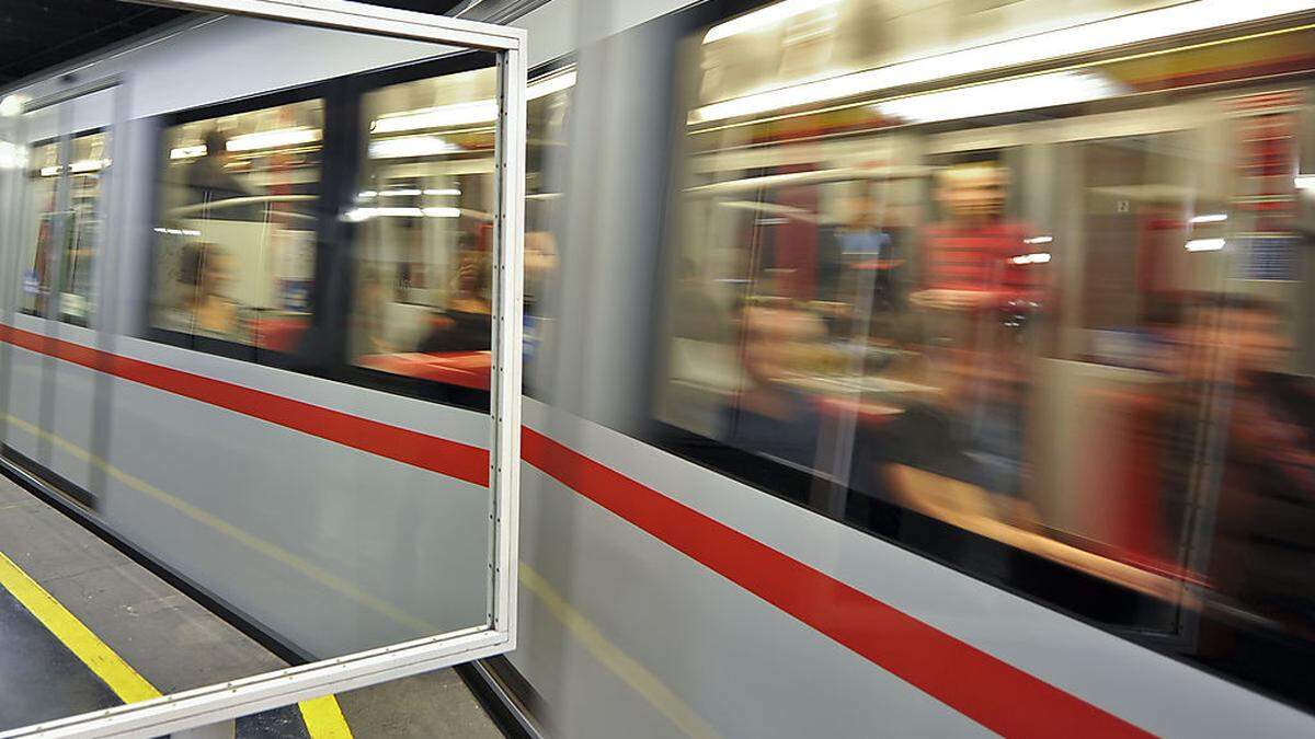 Bei der in die U-Bahn mitgebrachten Waffe dürfte es sich um eine Softgun gehandelt haben