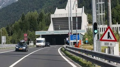 Bis zu 30.000 Fahrzeuge passieren im Sommer den Karawankentunnel 