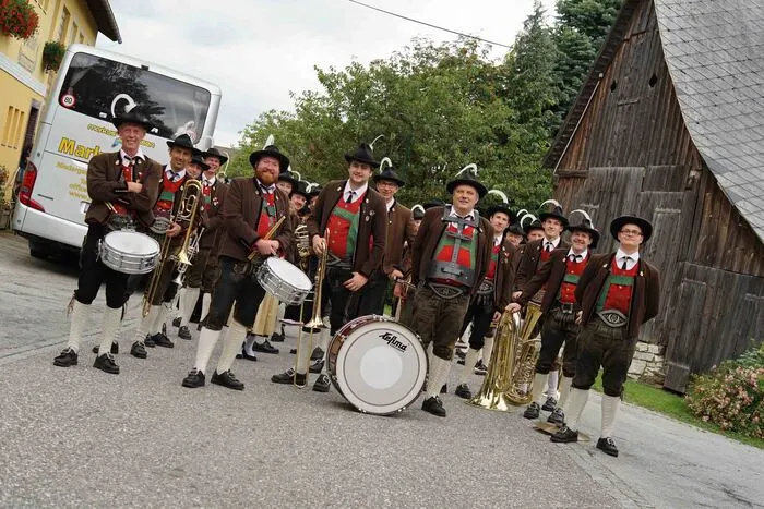 Sechs Gastkapellen zeigten dabei ihr Können. Angereist war auch die Musikkapelle Westendorf aus Tirol.