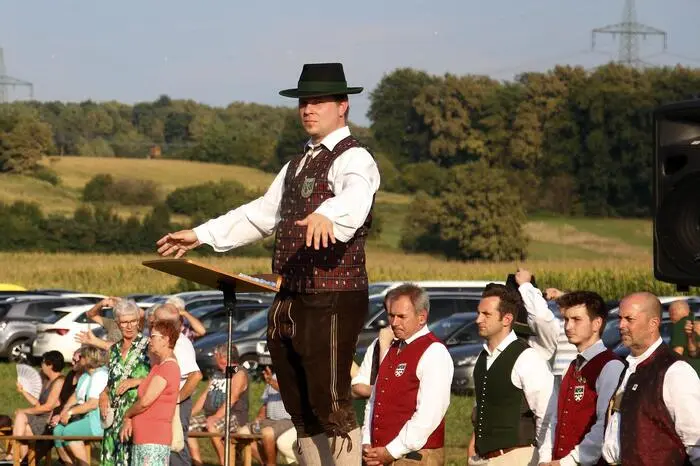 Bezirksobmann Thomas Schleimer konnte in seinen Grußworten auch namhafte Ehrengäste wie Landtagsabgeordneten Lukas Schnitzer, Landesschriftführer Josef Pallier oder Musikverband-Obmann und Bürgermeister Josef Lind begrüßen. 
